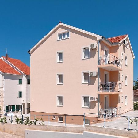 Cozy Apartment In Supetar With Kitchen Εξωτερικό φωτογραφία