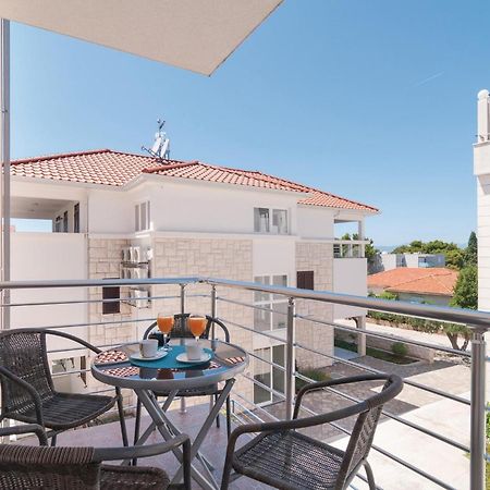 Cozy Apartment In Supetar With Kitchen Εξωτερικό φωτογραφία