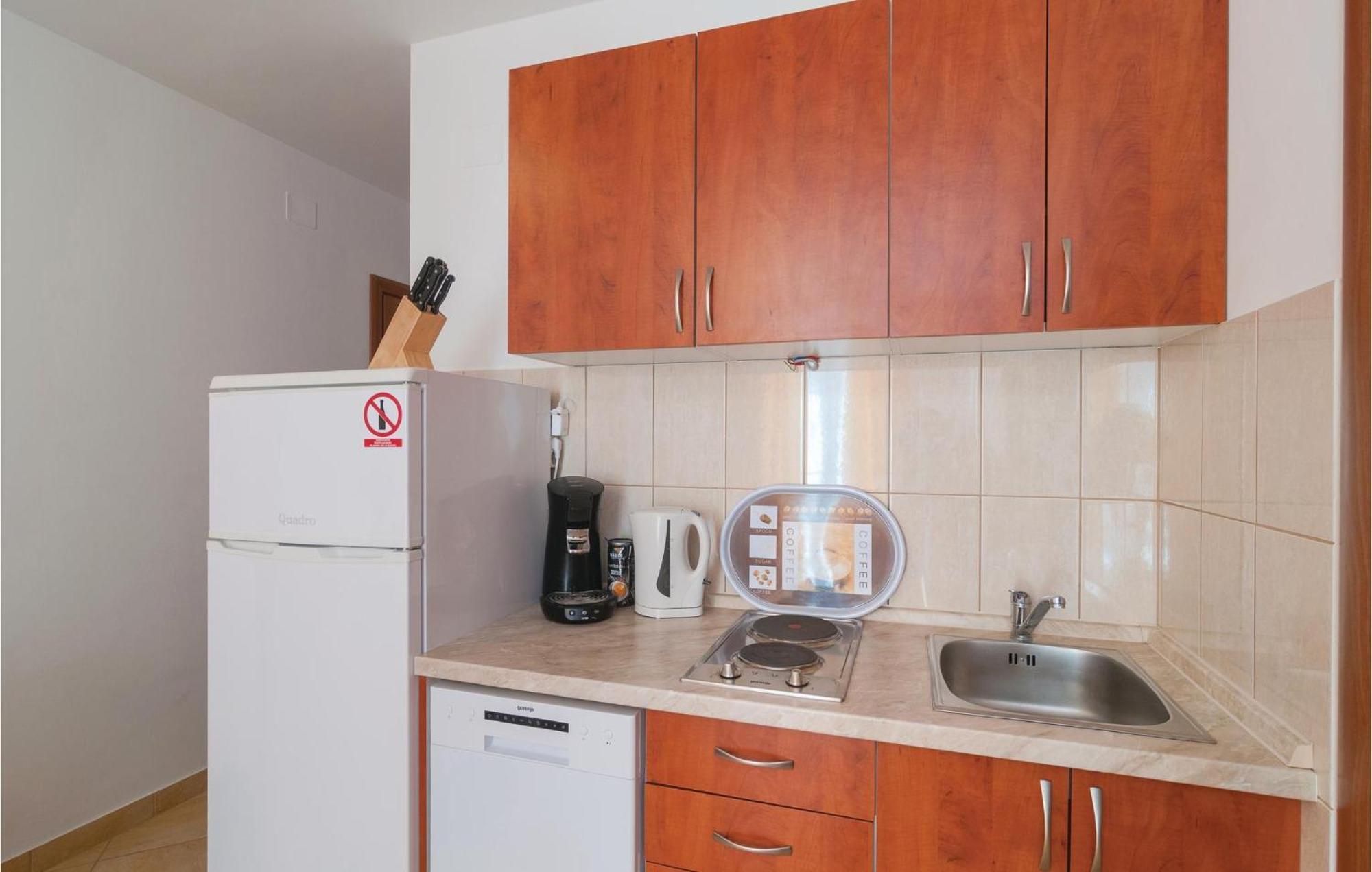 Cozy Apartment In Supetar With Kitchen Εξωτερικό φωτογραφία