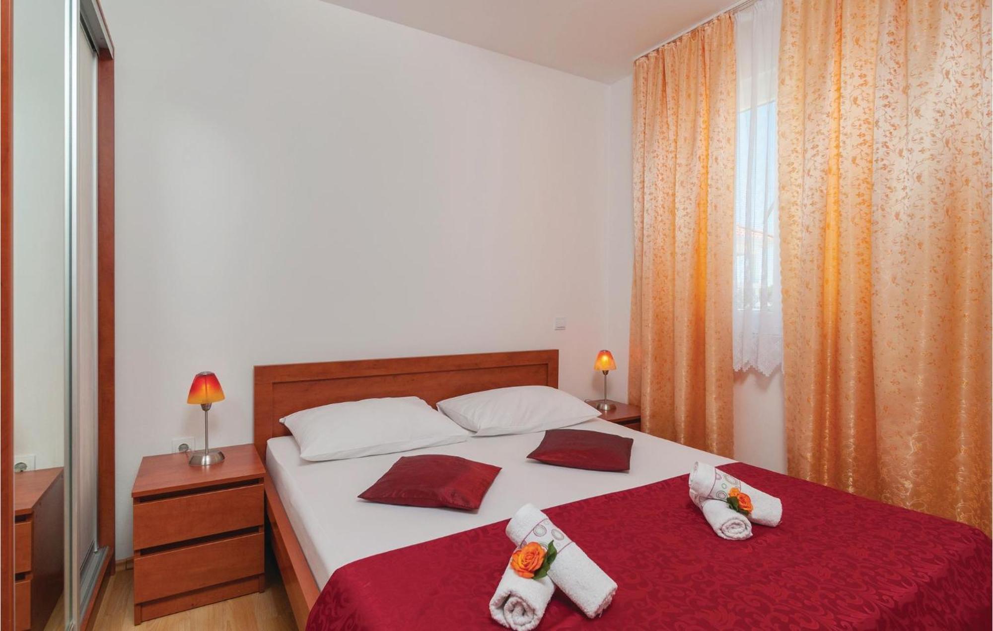 Cozy Apartment In Supetar With Kitchen Εξωτερικό φωτογραφία