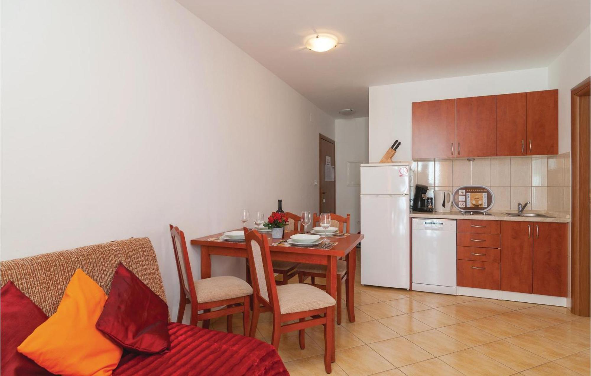 Cozy Apartment In Supetar With Kitchen Εξωτερικό φωτογραφία