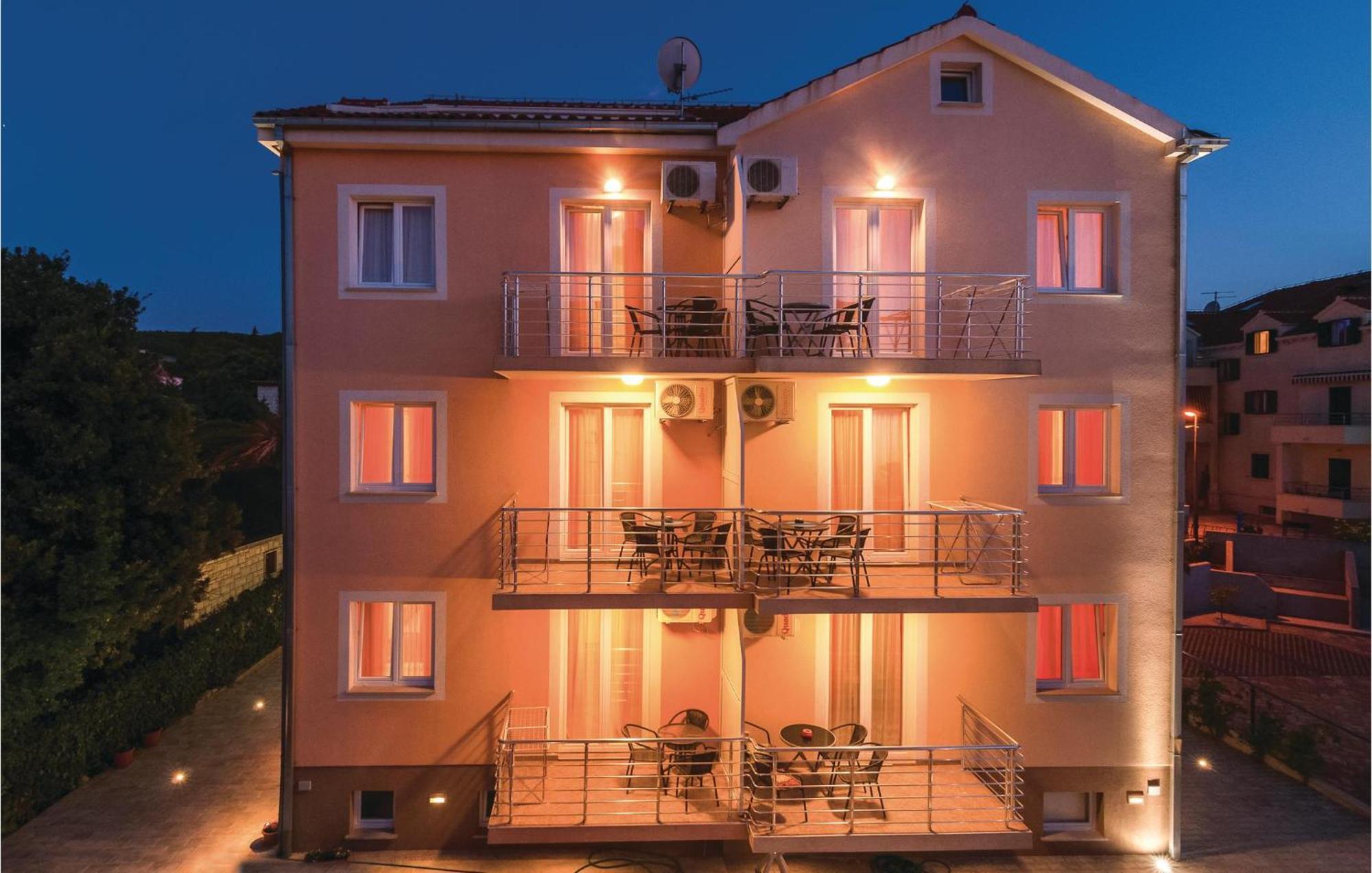 Cozy Apartment In Supetar With Kitchen Εξωτερικό φωτογραφία