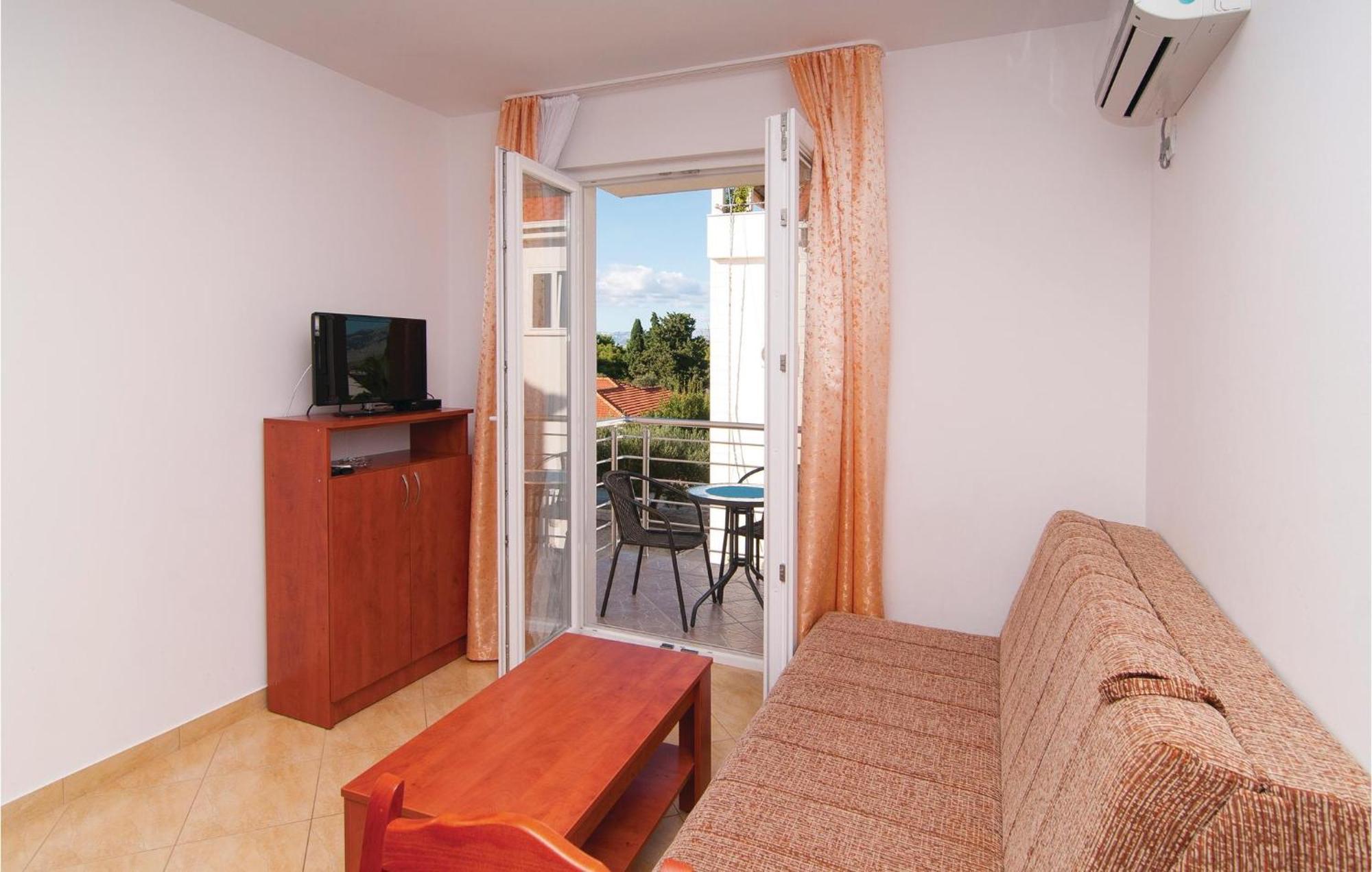 Cozy Apartment In Supetar With Kitchen Εξωτερικό φωτογραφία