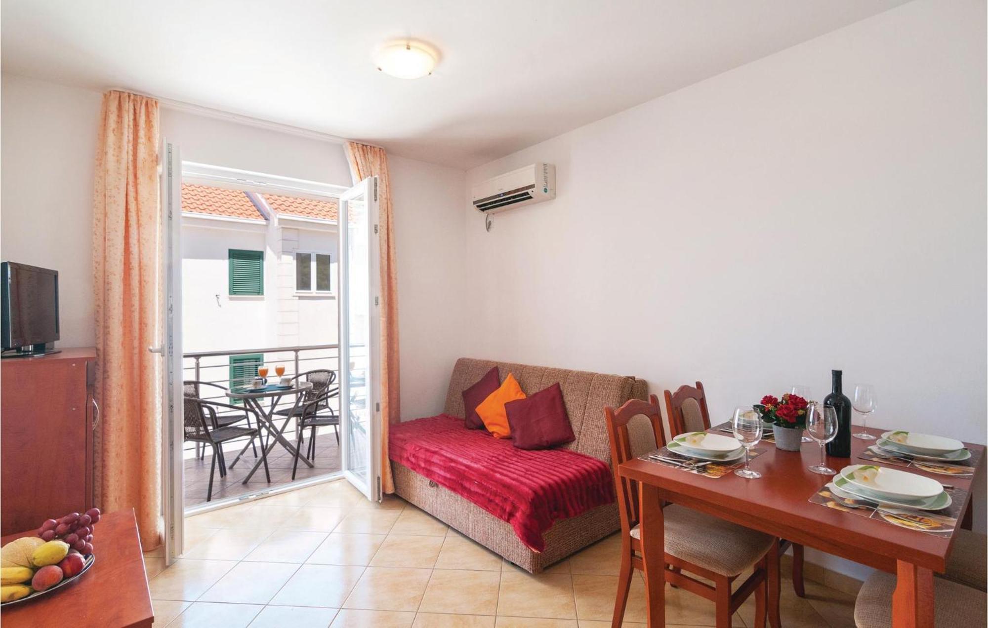 Cozy Apartment In Supetar With Kitchen Εξωτερικό φωτογραφία