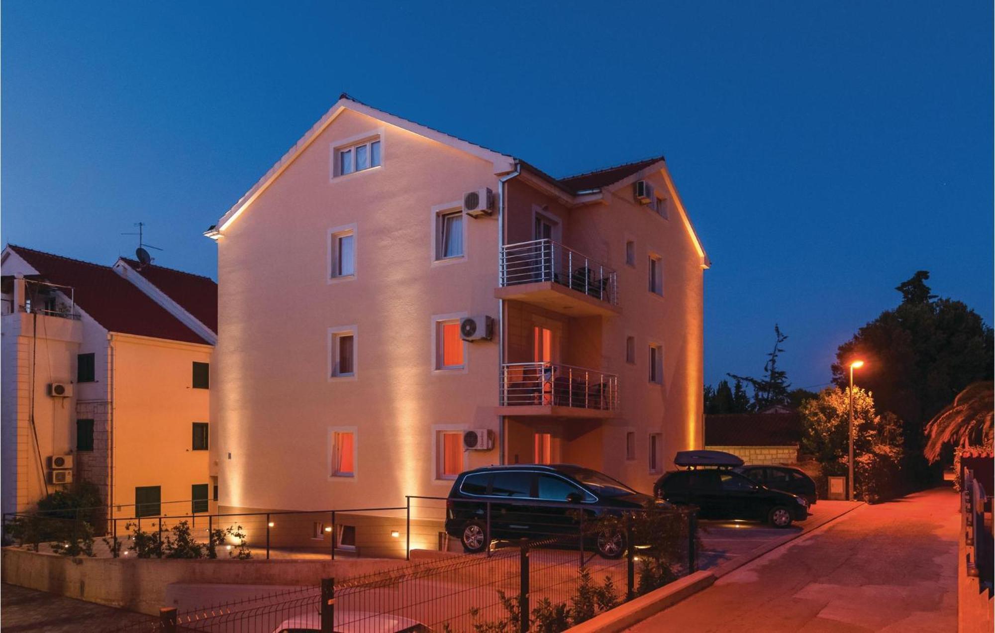 Cozy Apartment In Supetar With Kitchen Εξωτερικό φωτογραφία