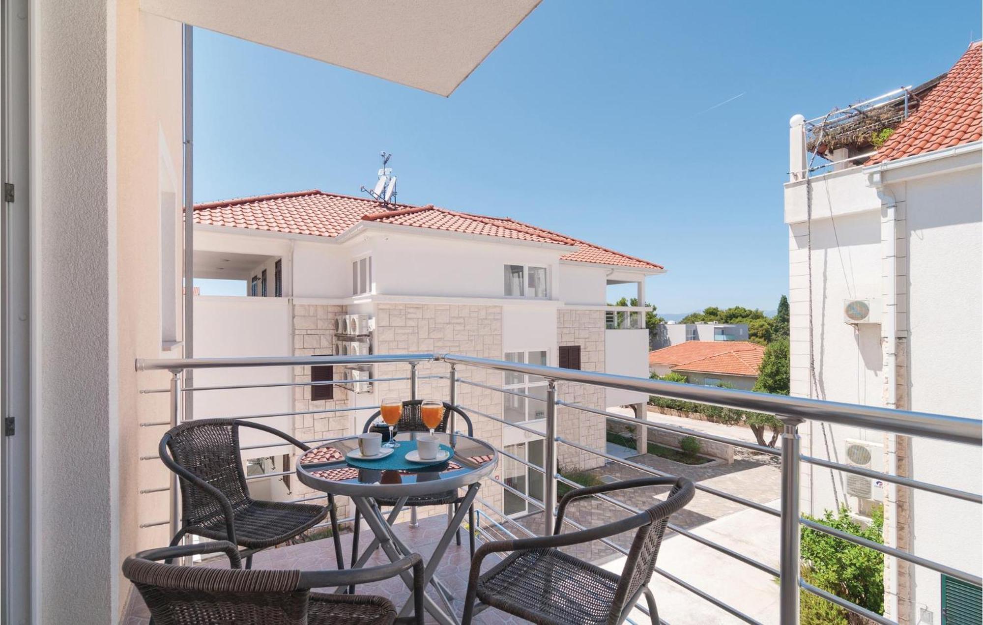 Cozy Apartment In Supetar With Kitchen Εξωτερικό φωτογραφία